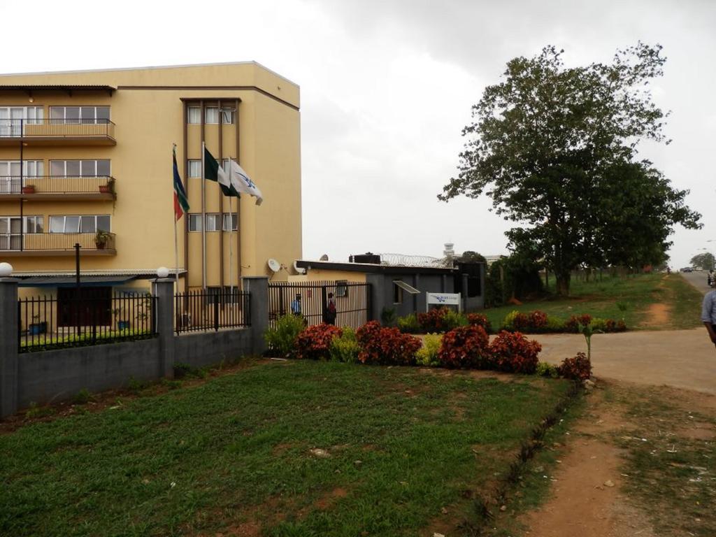 Blue Lodge Hotel Lagos Eksteriør bilde